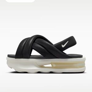 NIKE Air Max Isla Women’s Sandals. Black. WMNS US SZ 11. RT $ 105.